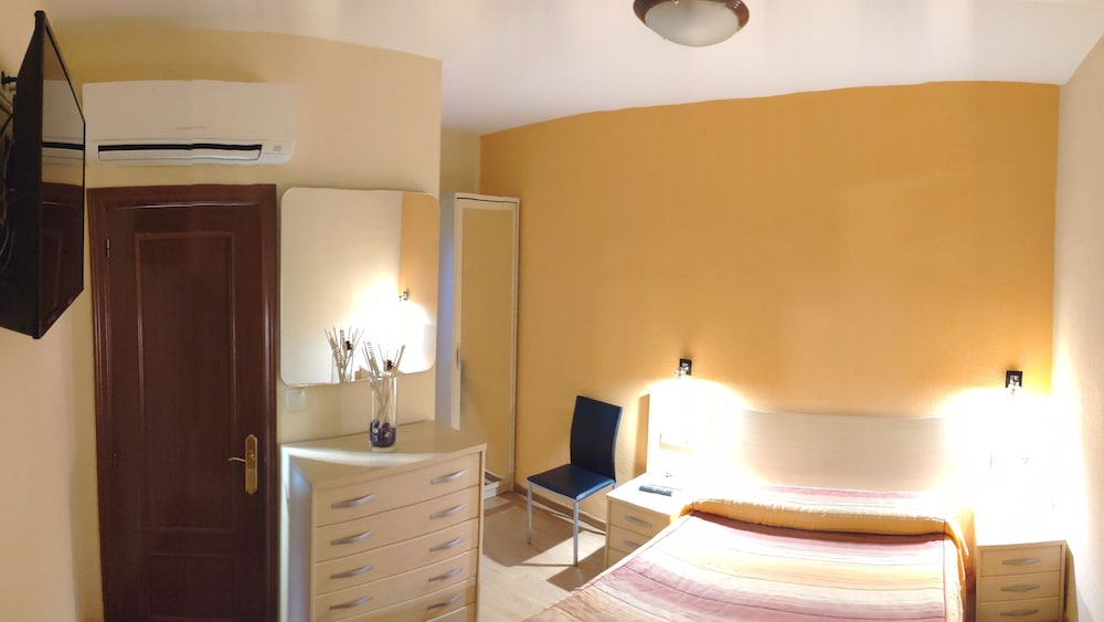 ROOM, DOUBLE BED