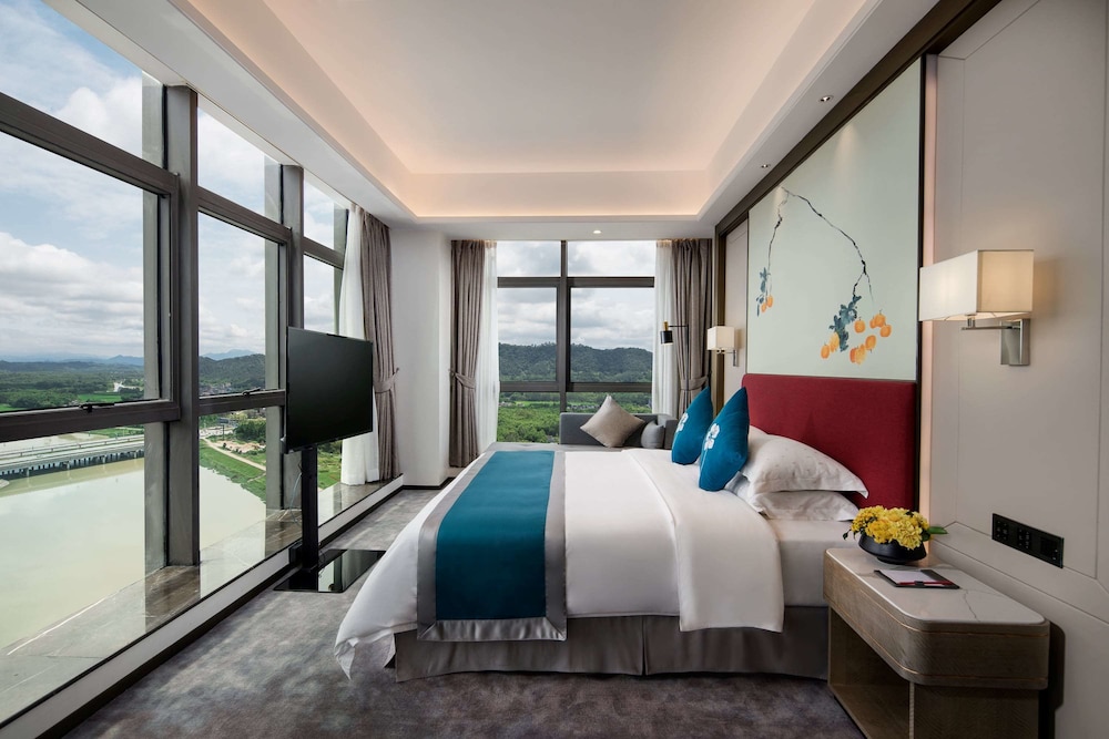 DELUXE, SUITE, KING BED