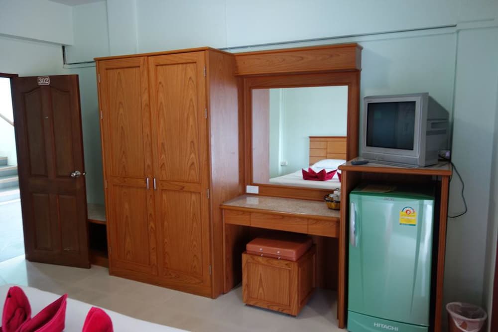 Lek Jomtien Hotel 7/23