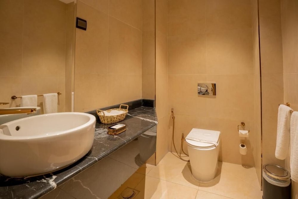 V Boutique Hotel 22/23