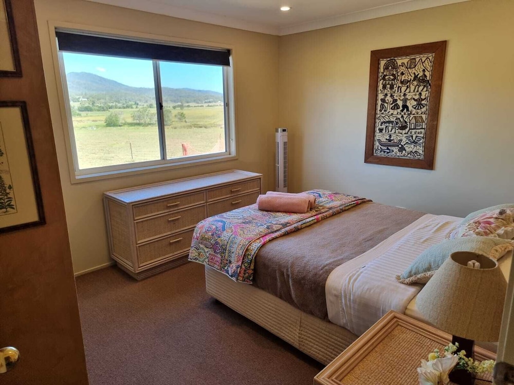 2 Bedrooms, Suite, Queen and Twin Beds, Mountain View, Kitchen