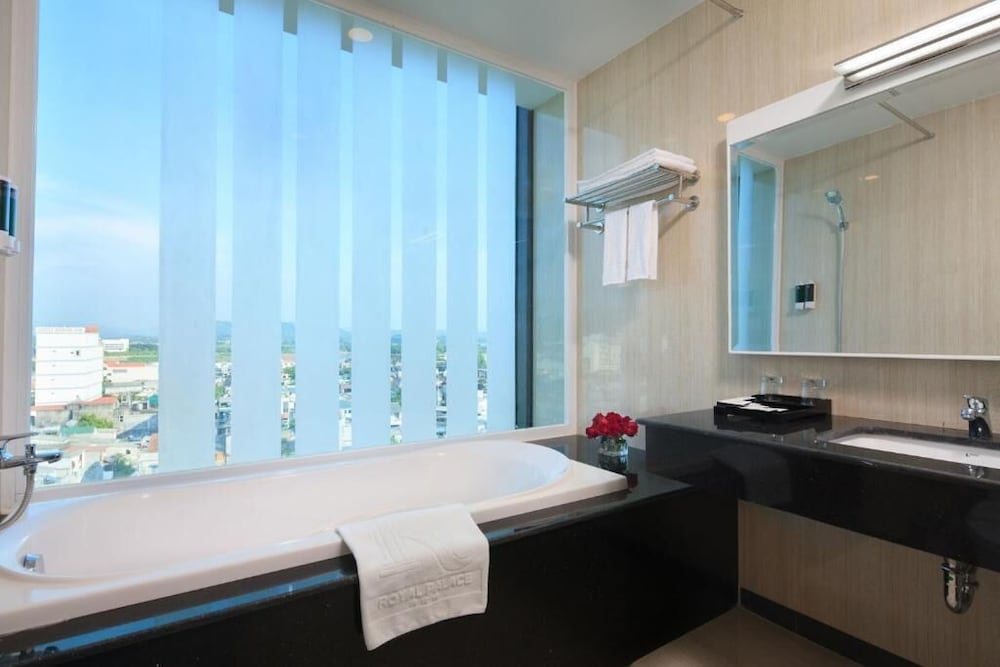 Royal Palace Hotel 48/48