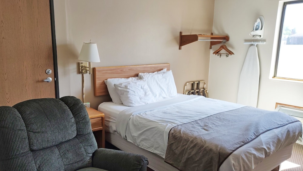 Magnuson Hotel Ironwood 14/40