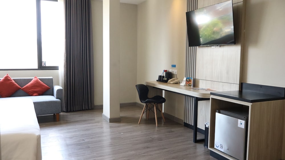 Front One Gosyen Hotel Salatiga 40/50