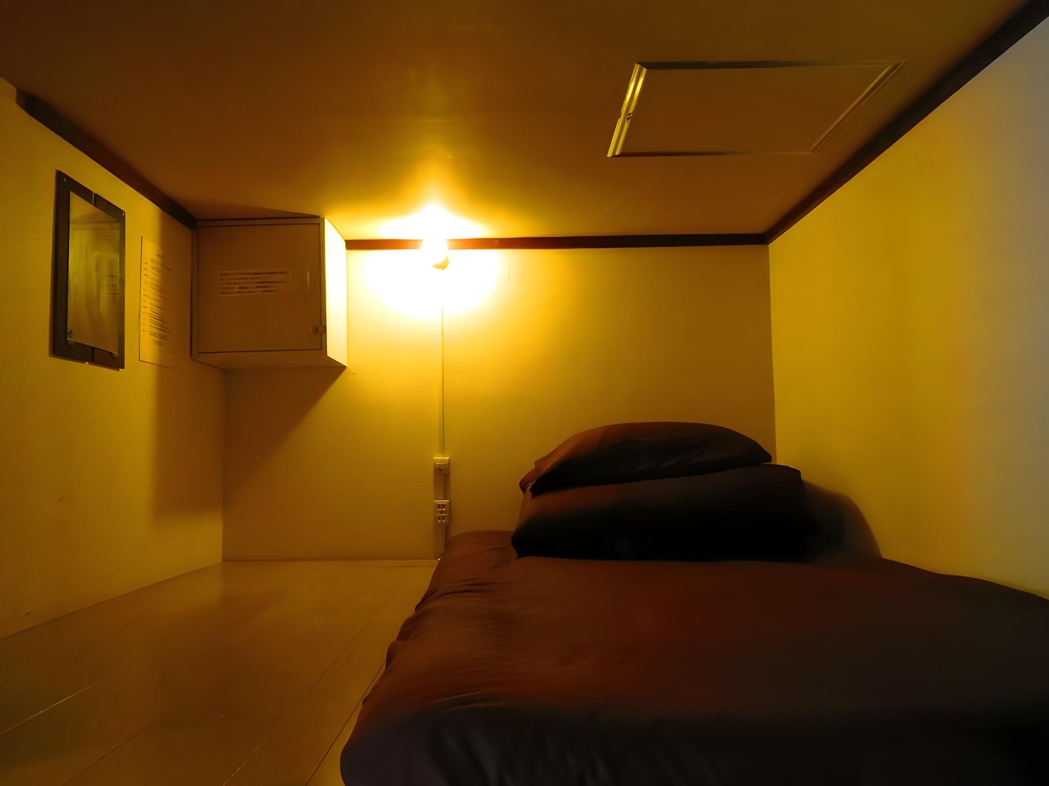 FEMALE DORM, FEMALE ONLY, SHARED BATHROOM