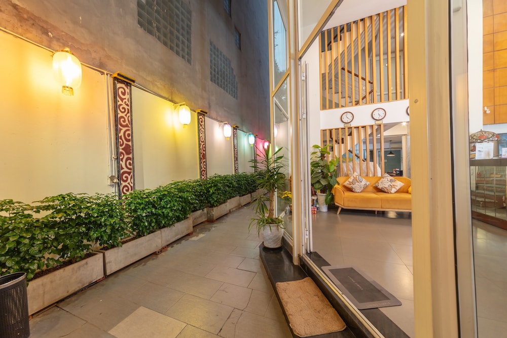 Golden Sun Villa Hotel 45/73