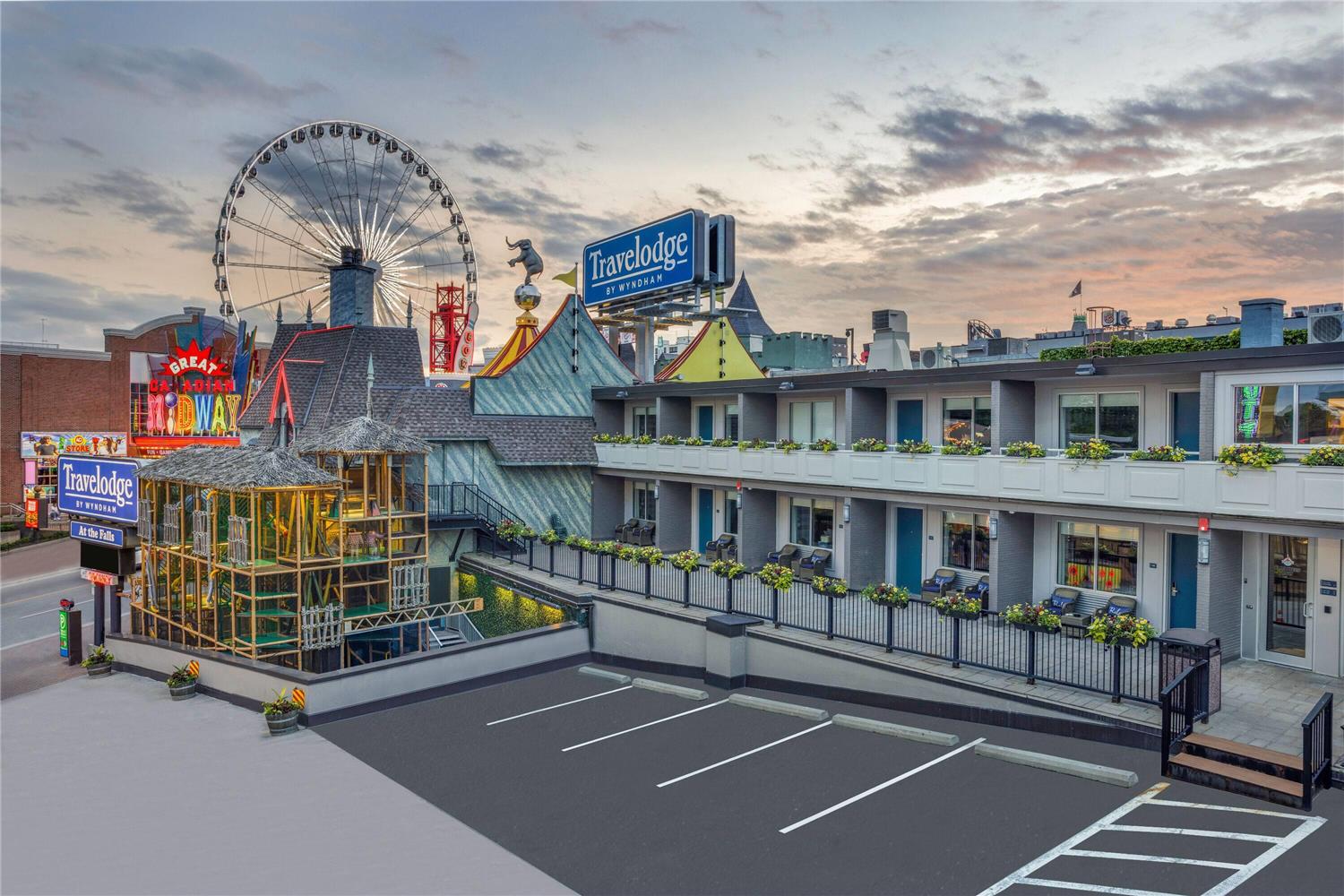 Travelodge by Wyndham Niagara Falls at the Falls 2/35