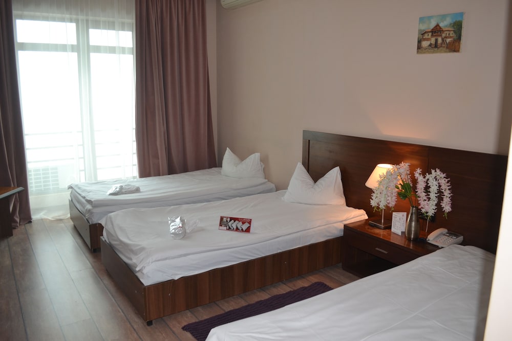 PHOENICIA EXPRESS HOTEL 11/49