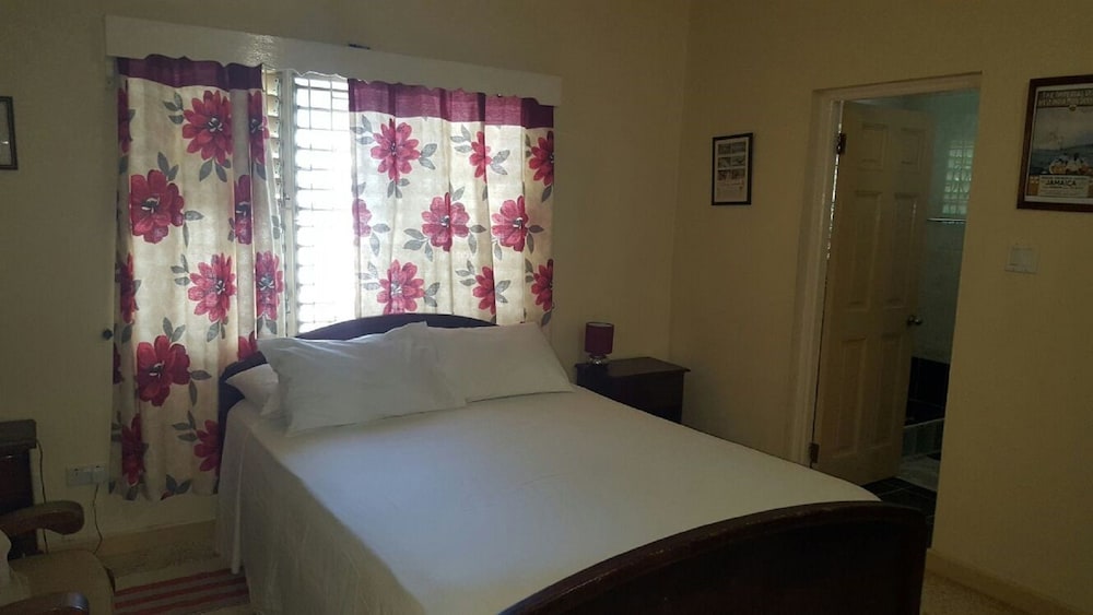 Ocho Rios Almond Tree Villas photo4