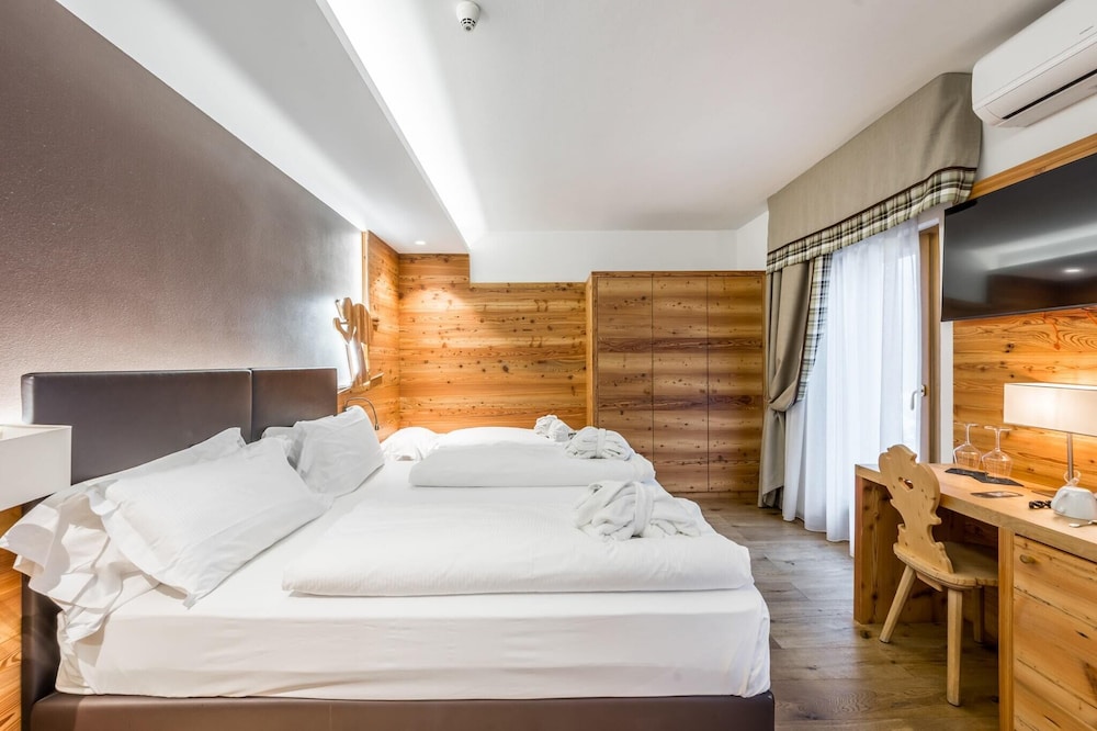Hotel Palace Ravelli 16/83