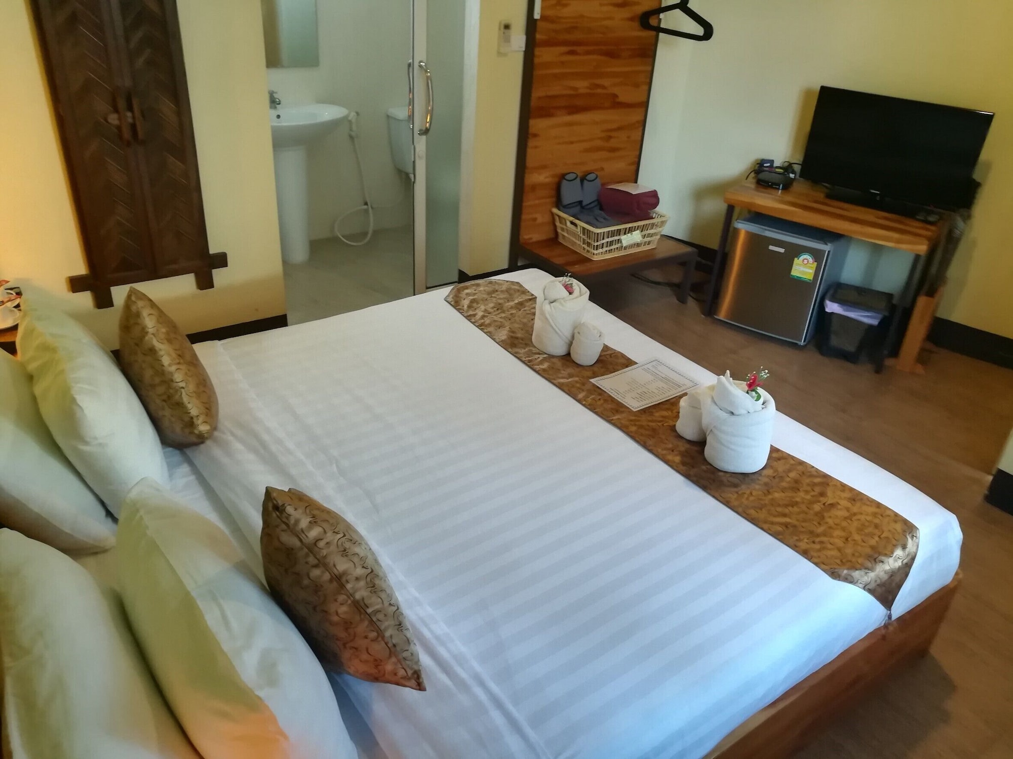 Room, Double Bed, Side Pool View, Small