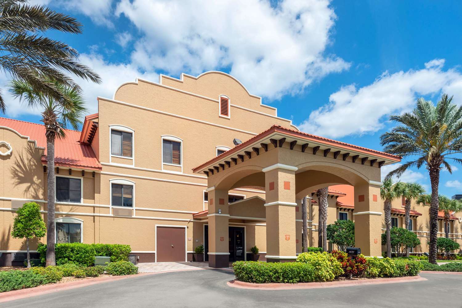 Clarion Inn Ormond Beach at Destination Daytona 13/15
