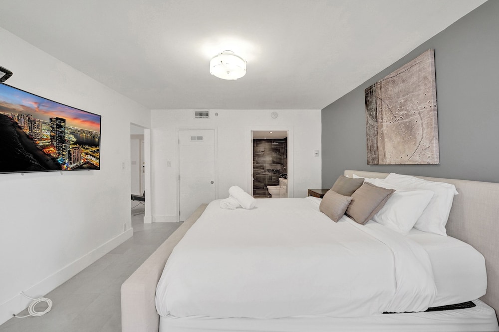 Elegant, Condo, Beach, 1 King and 2 Queen Beds, Single Bed, Ocean View