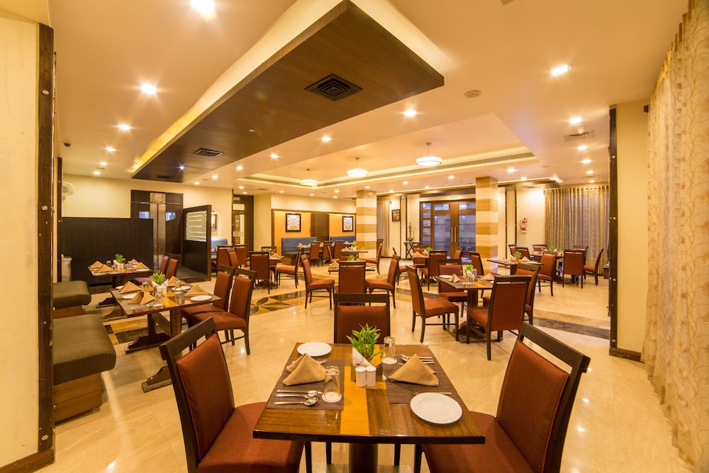 Amantra Comfort Hotel 33/50