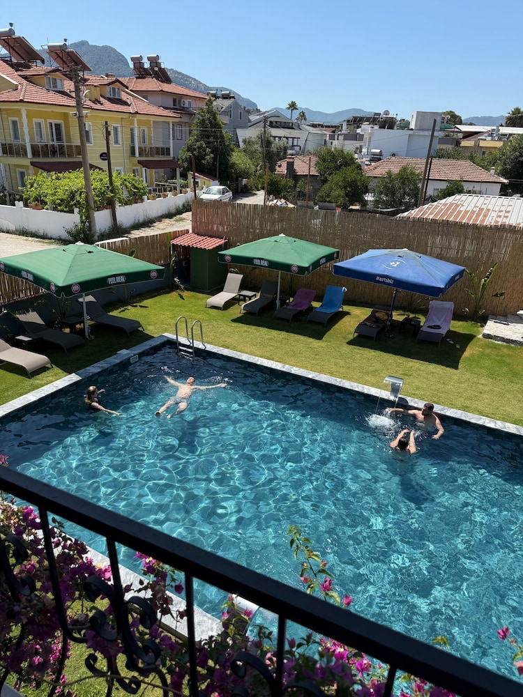 Patio Hotel 22/25