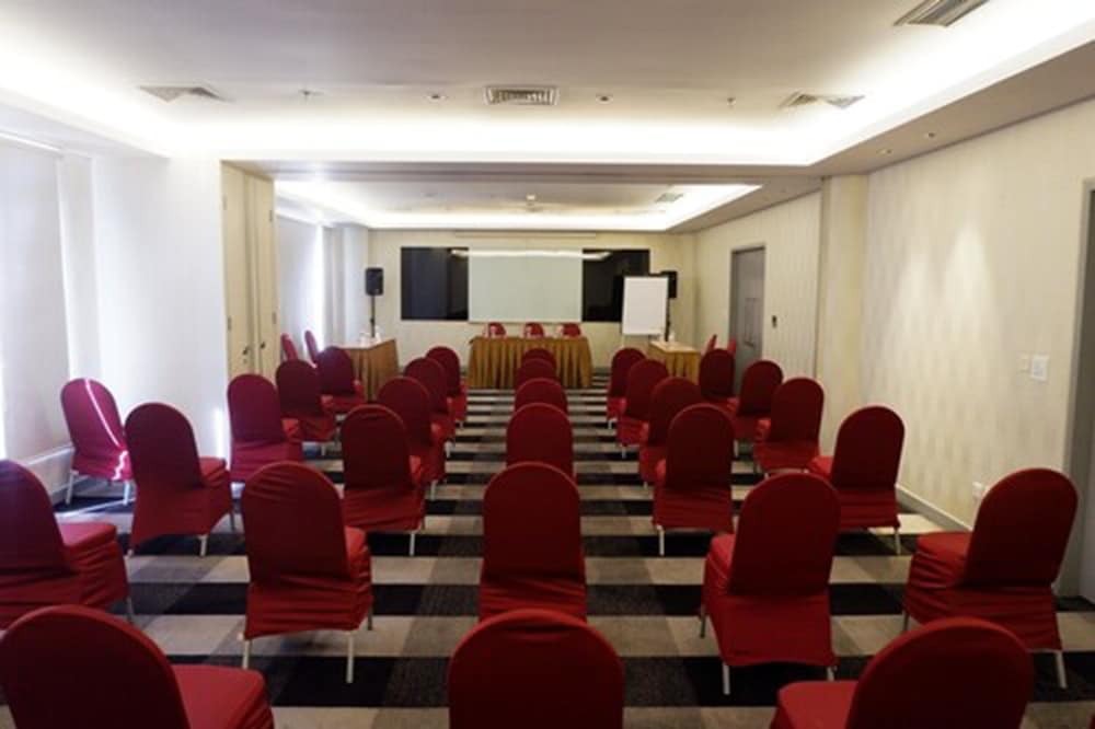 Crown Prince Hotel Surabaya 64/71