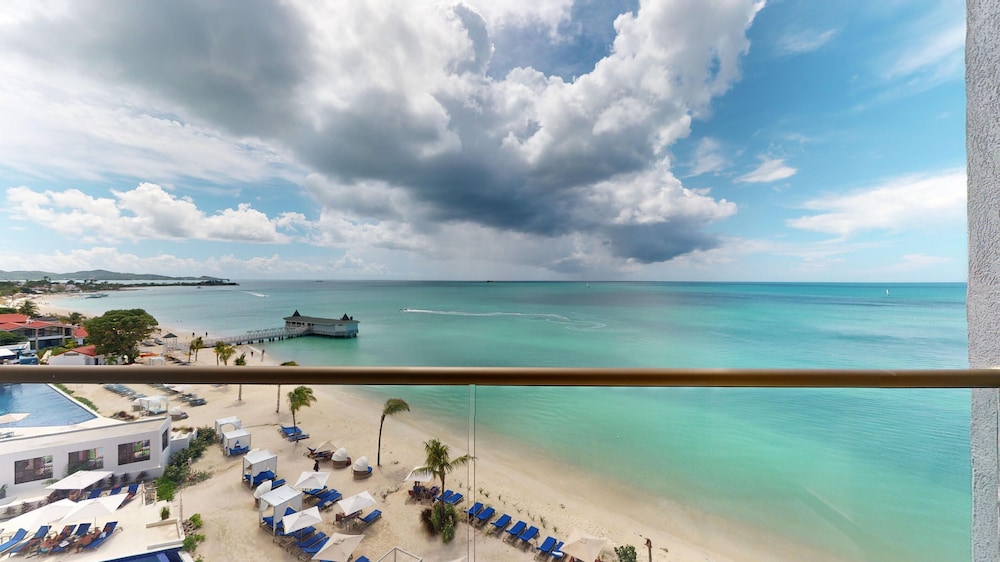 Royalton CHIC Antigua, An Autograph Collection All-Inclusive Resort - Adults Only 53/56