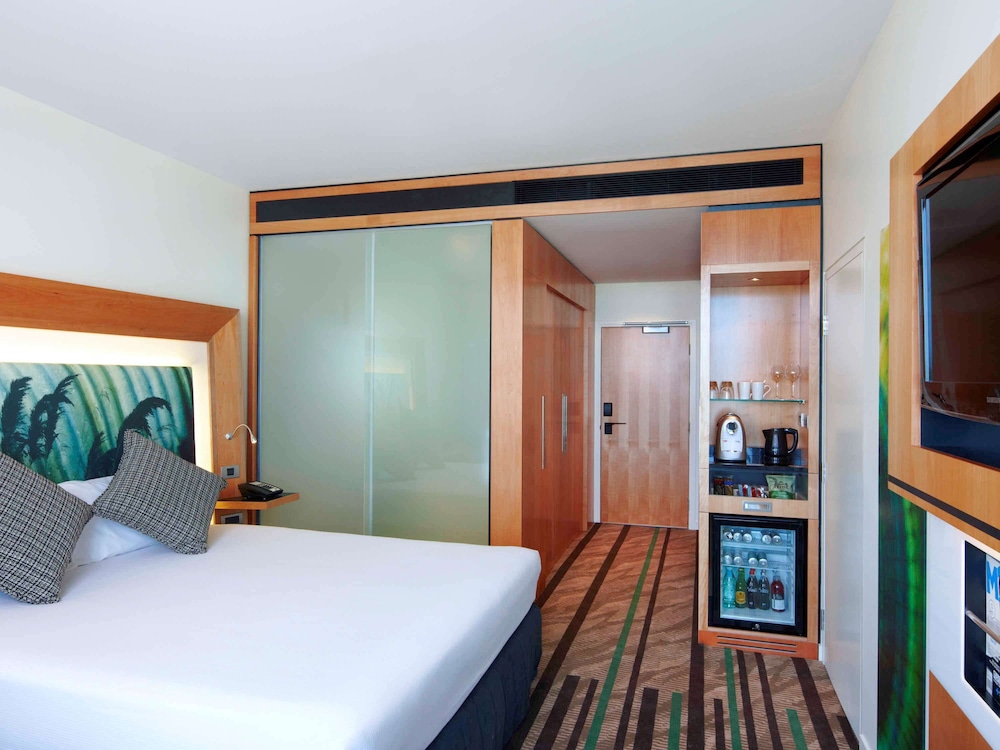 SUPERIOR, KING BED, ACCESSIBLE