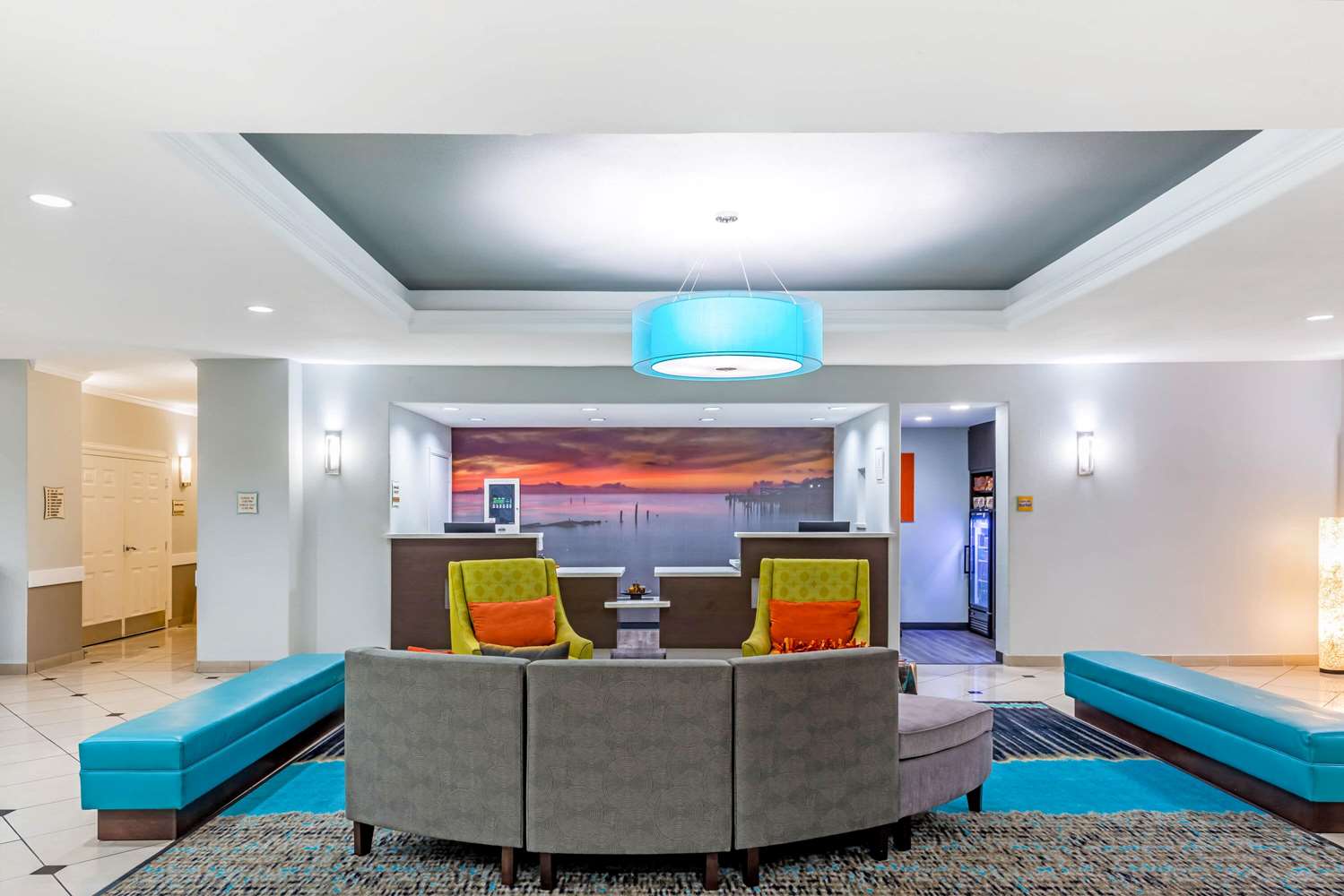 La Quinta Inn & Suites by Wyndham Orange 8/56