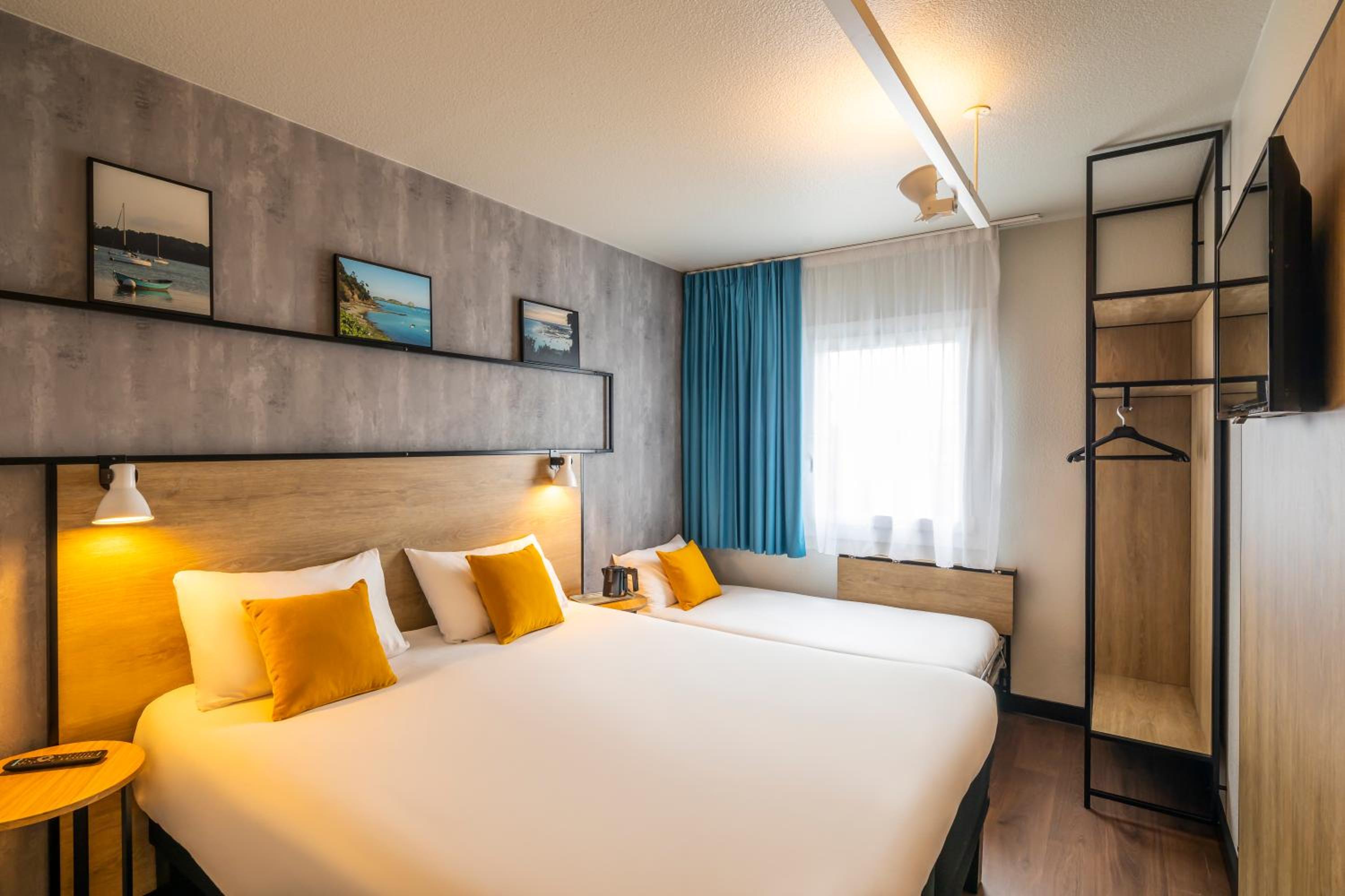 Room, Triple, 1 Double and 1 Single Bed, Ibis St Malo La Madeleine 5/10
