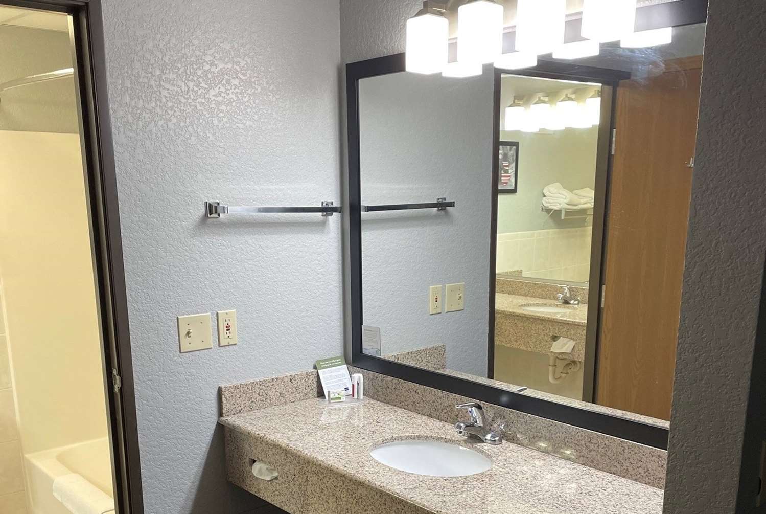 AmericInn by Wyndham Ankeny/Des Moines 33/38