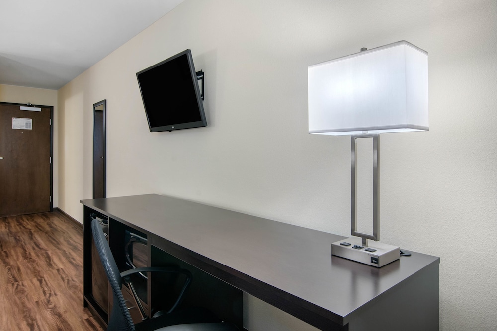 Econo Lodge Inn & Suites Springfield Main Street 28/63