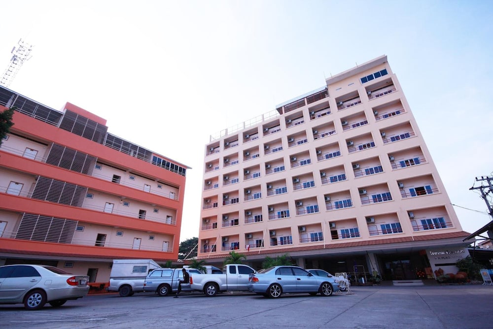 P.A. Place Hotel 3/38