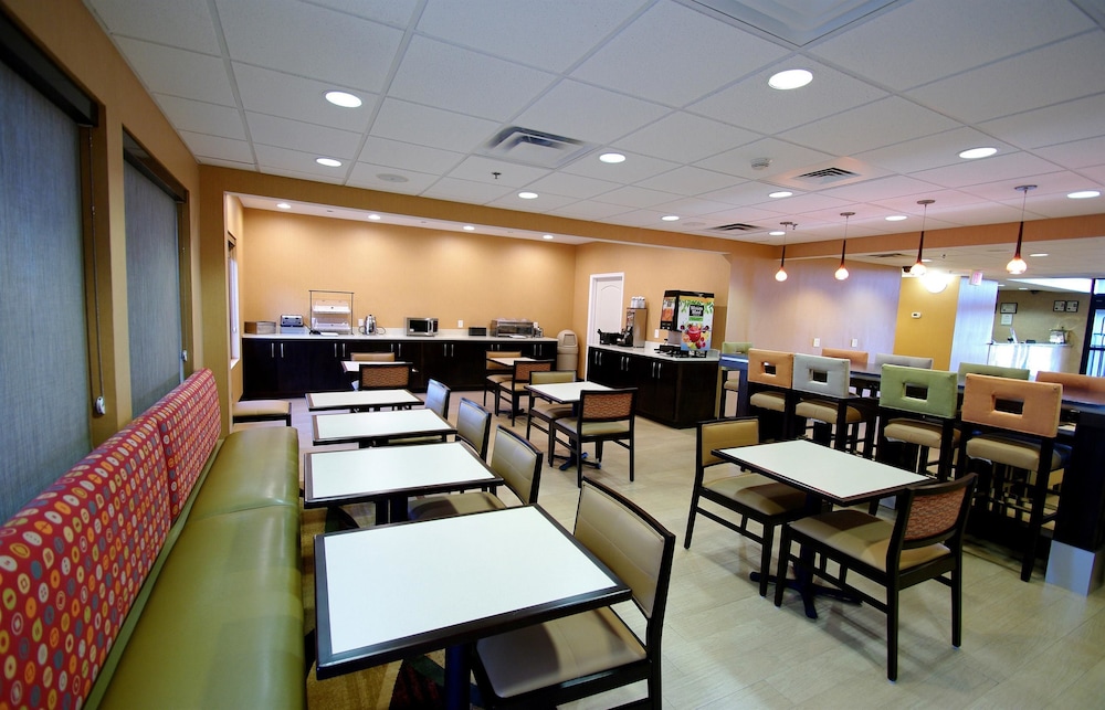 Best Western Plus Gadsden Hotel & Suites 18/22