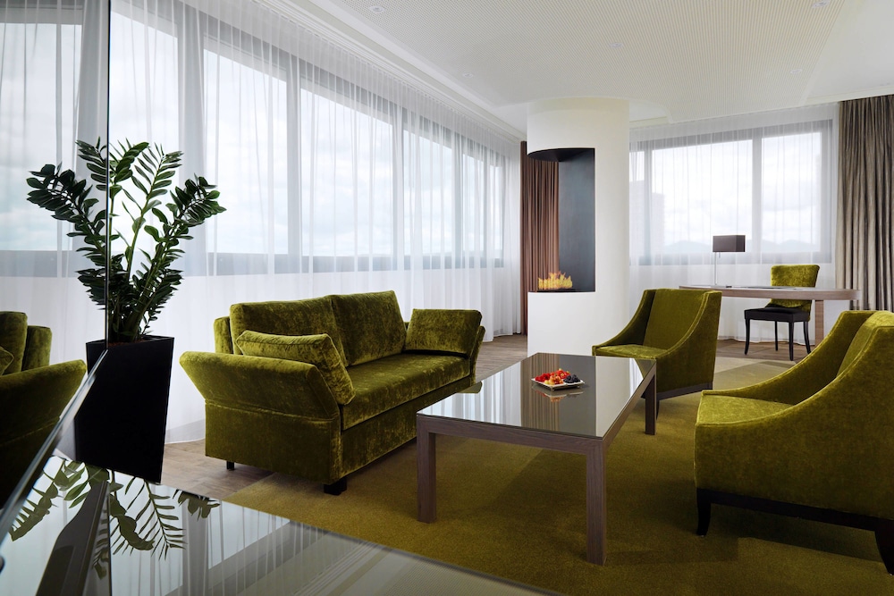 BONN MARRIOTT HOTEL 30/68