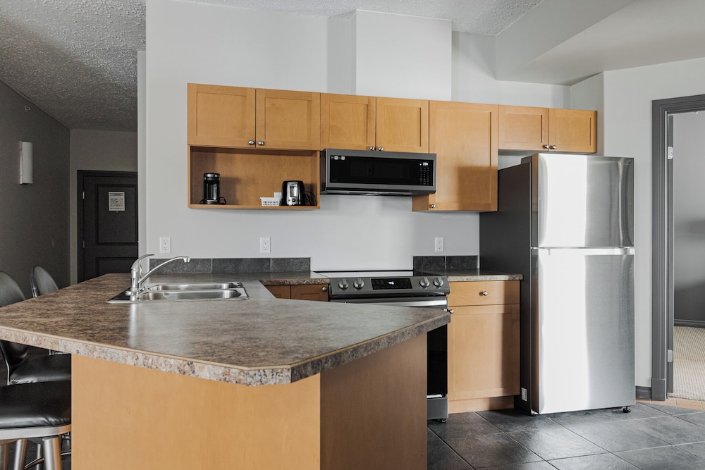 PODOLLAN REZ-IDENCE FORT MCMURRAY 32/50