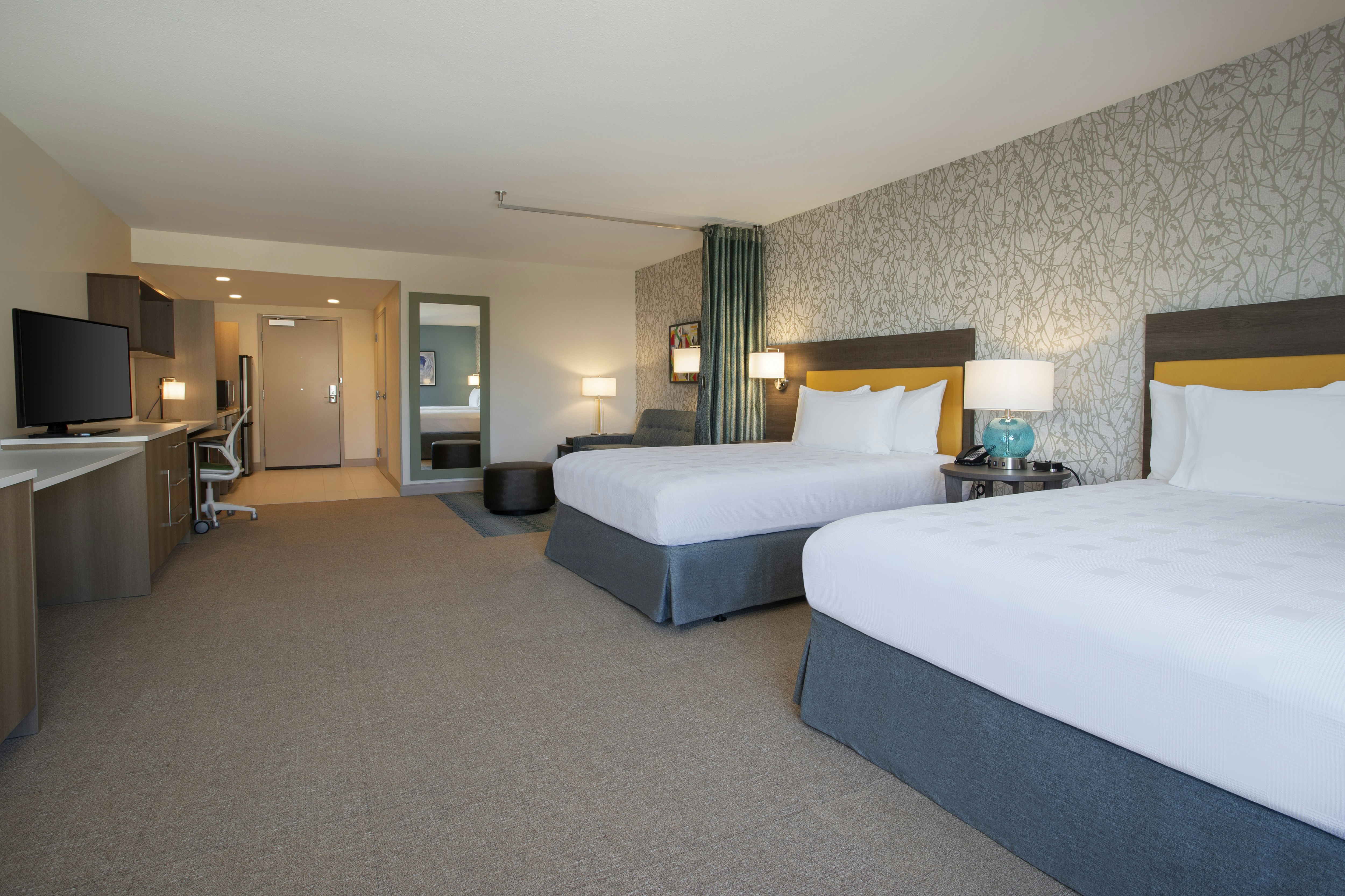 Suite, 2 Queen Beds, Accessible