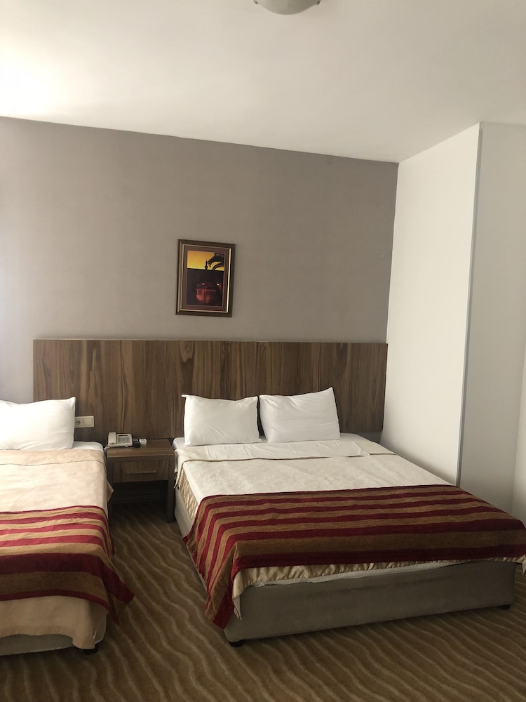 Kilim Hotel 8/35