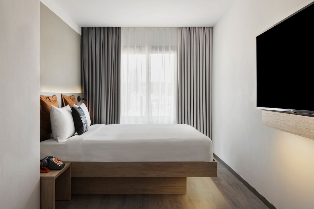 Room at Moxy Barcelona, BARCELONA