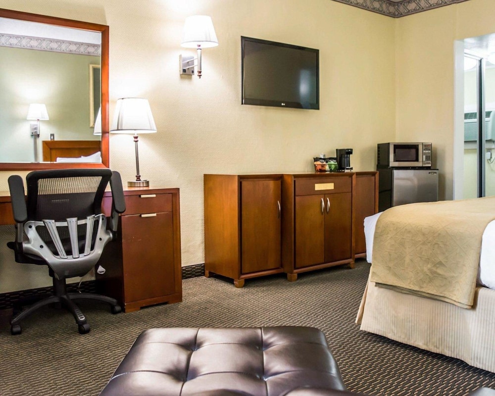 Quality Inn Tampa Airport - Cruise Port 51/69