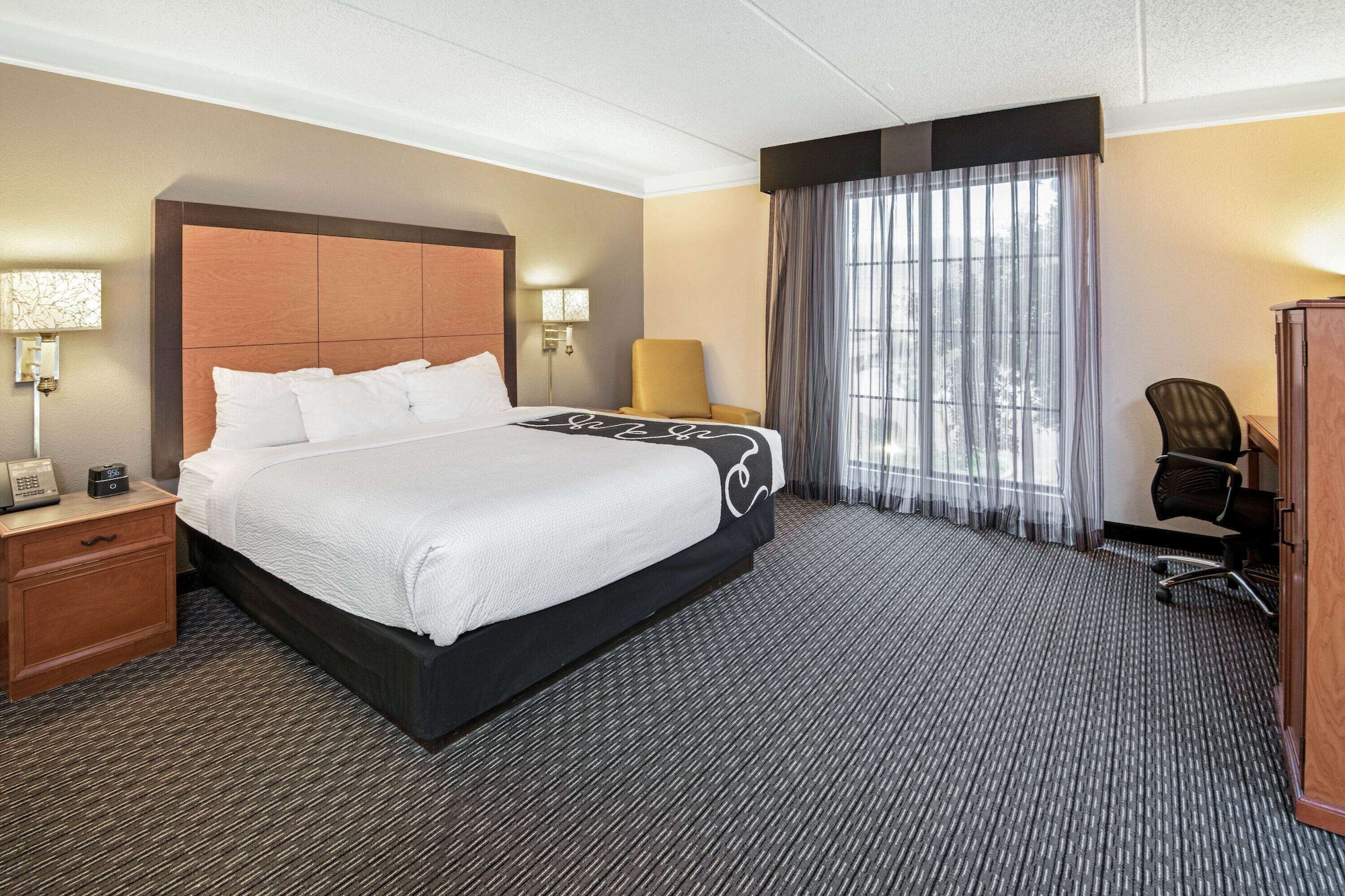 SUITE, KING BED