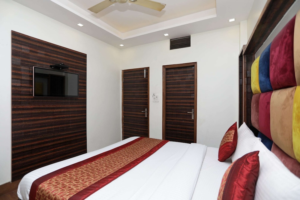Oyo 12519 Hotel Sun Palace 11/15