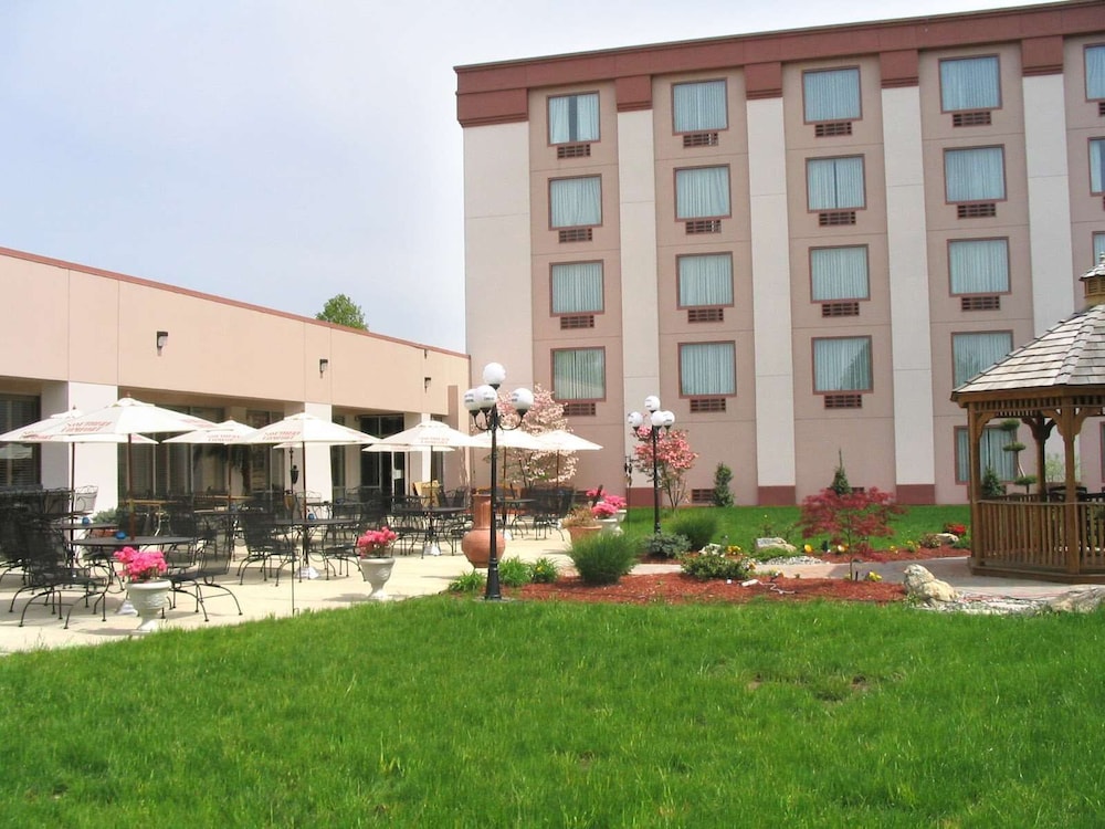 Holiday Inn Piscataway Somerset (Ex Radisson Hotel Piscataway) 9/81