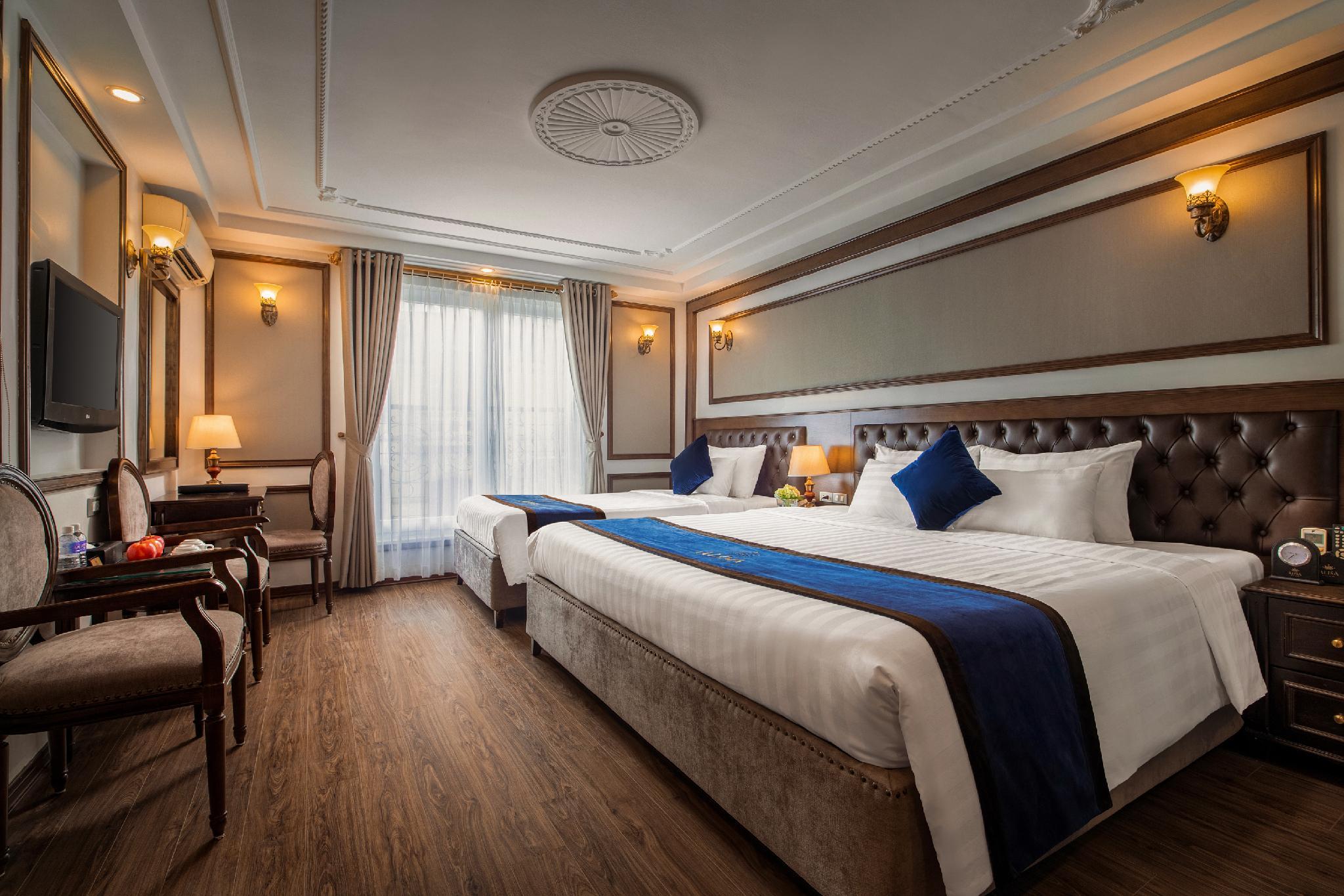 غرفة ديلوكس ثلاثية بسرير كينج وسرير فردي بشرفة، Alisa Hotel & Spa 2/2