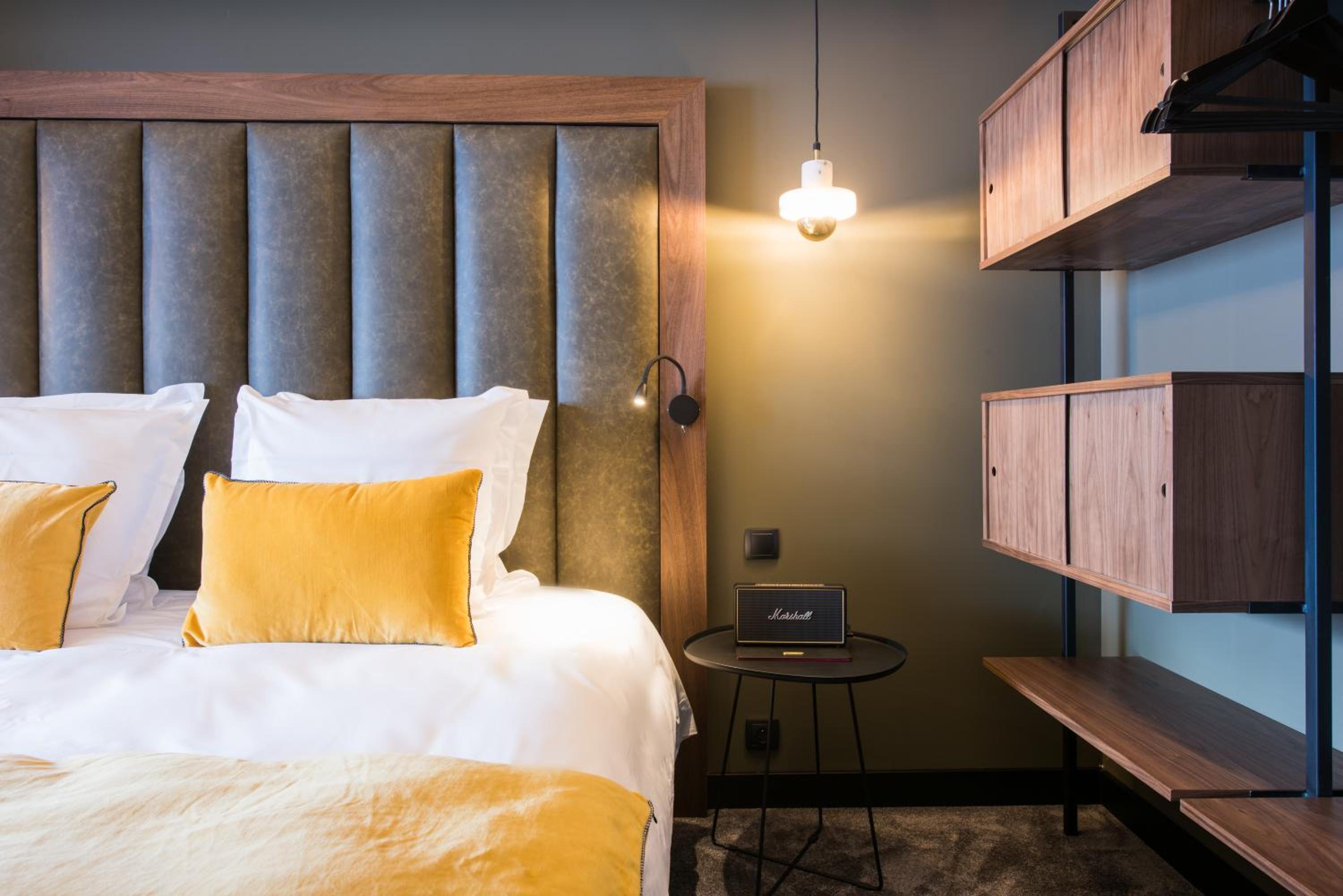 Room, Double Bed, Slope View, Bathtub