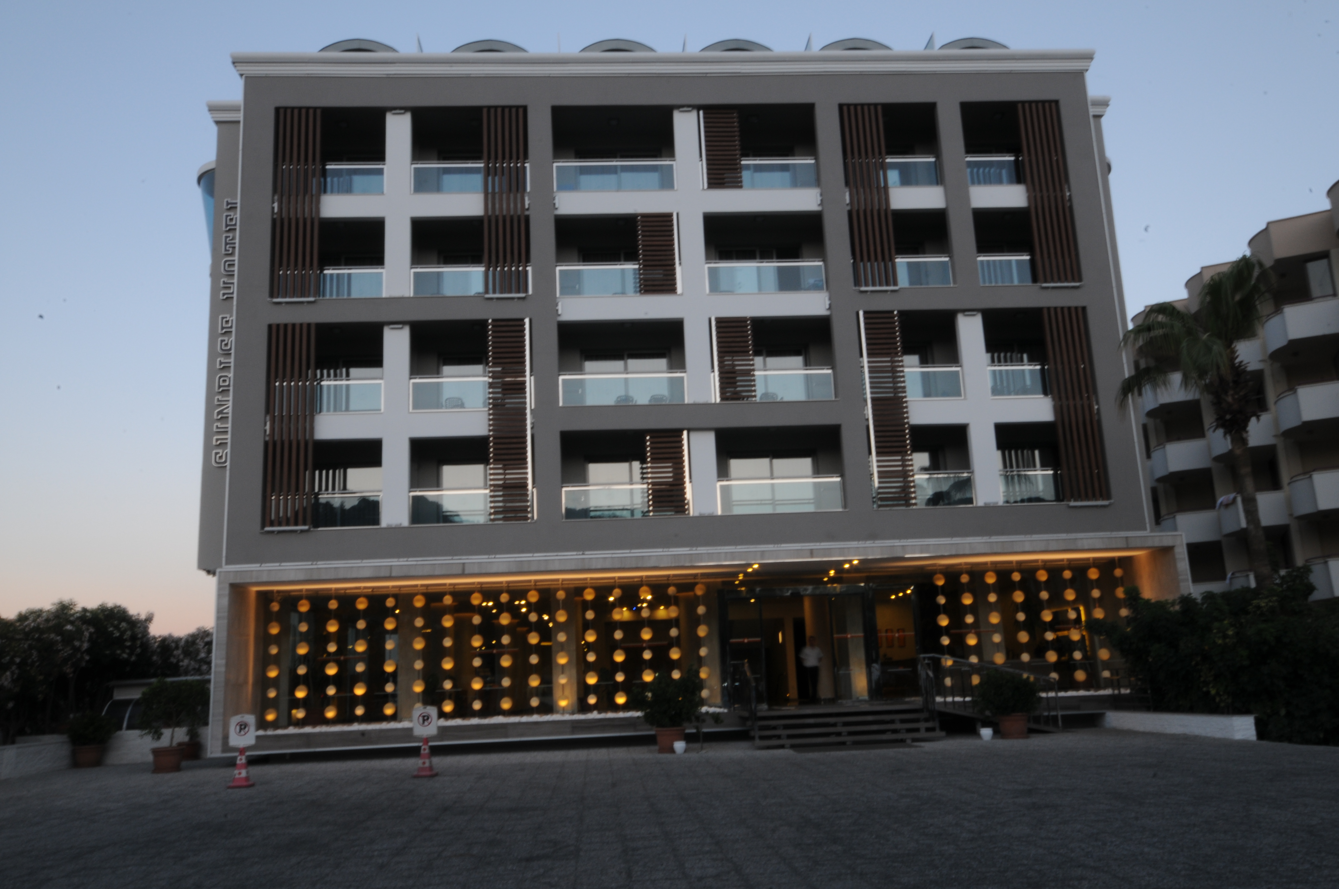 Sunrise Hotel 7/46