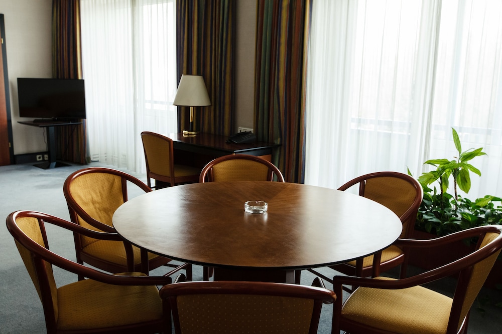 Rahat Palace Hotel 69/75