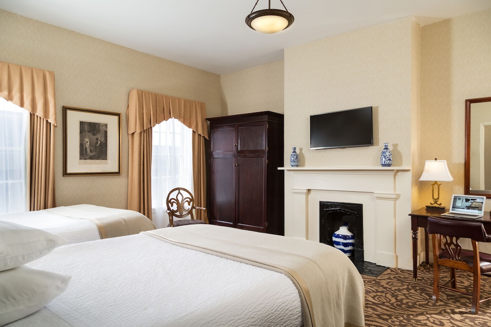 MAIN HOUSE, DOUBLE BED, GROUND FLOOR