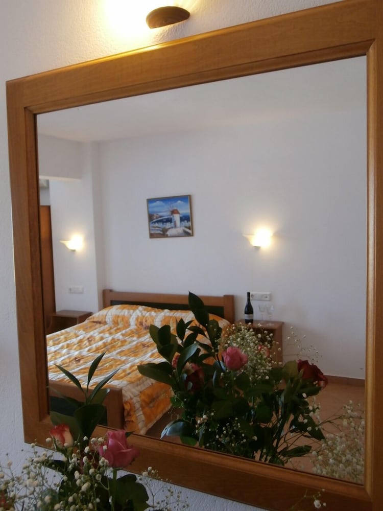 Agnanti Hotel 43/69