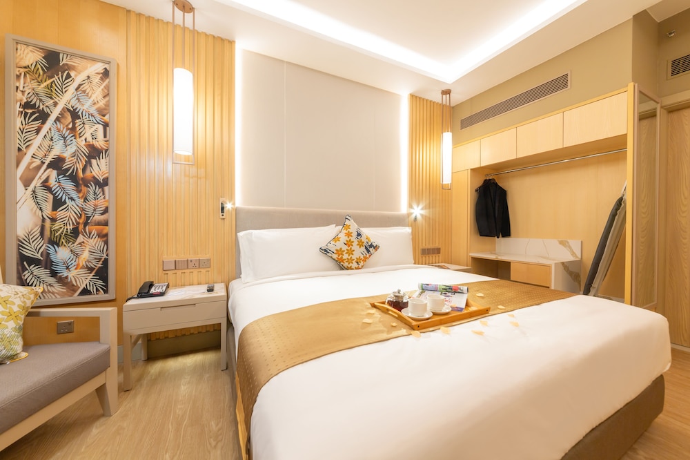 EXECUTIVE, STUDIO, KING BED