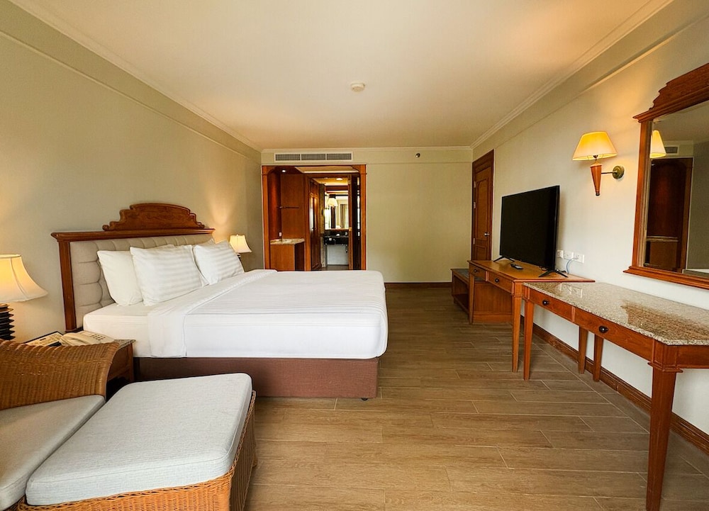 1 BEDROOM, CASUARINA, SUITE