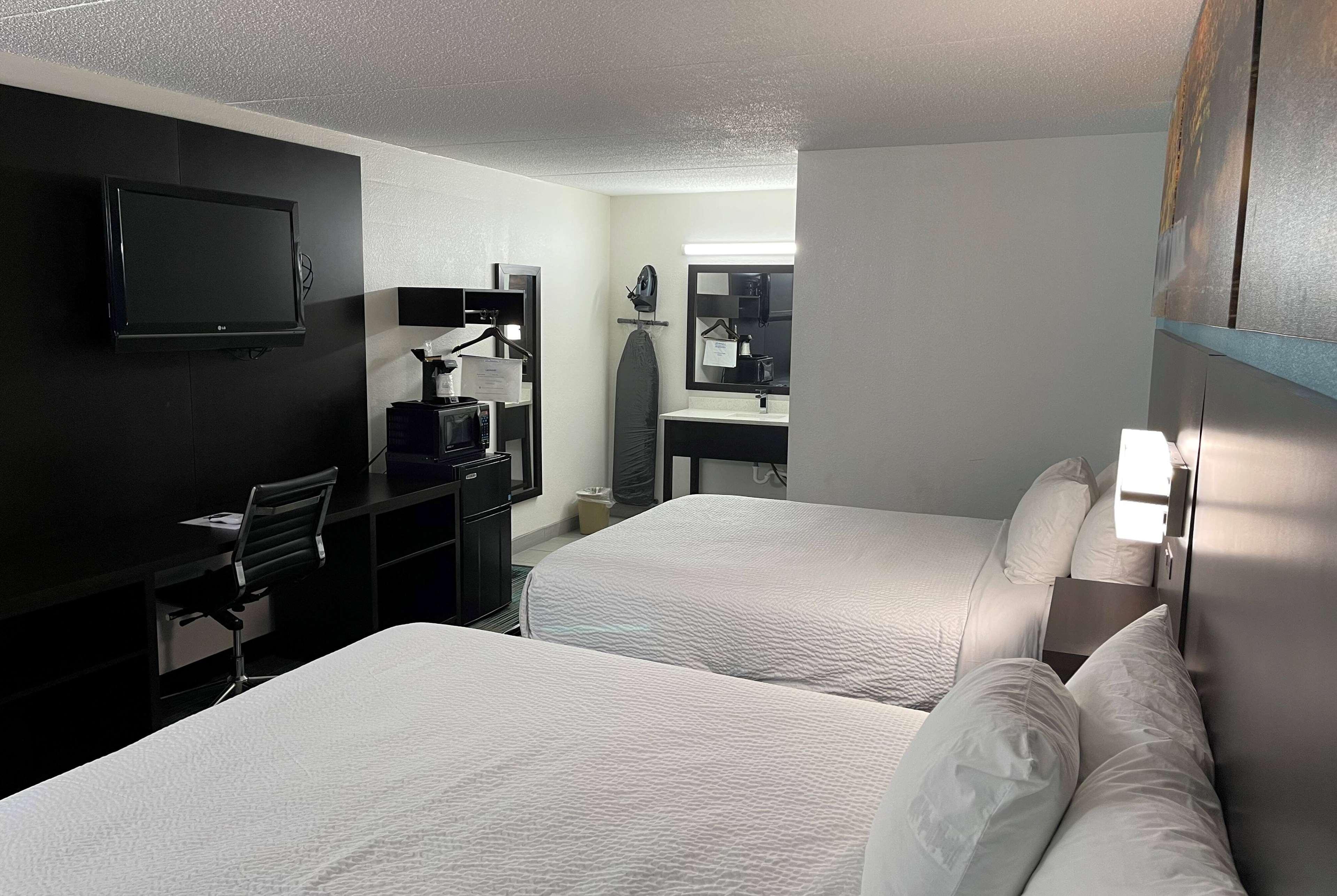 Days Inn by Wyndham Calhoun GA I-75 and US-41 12/28