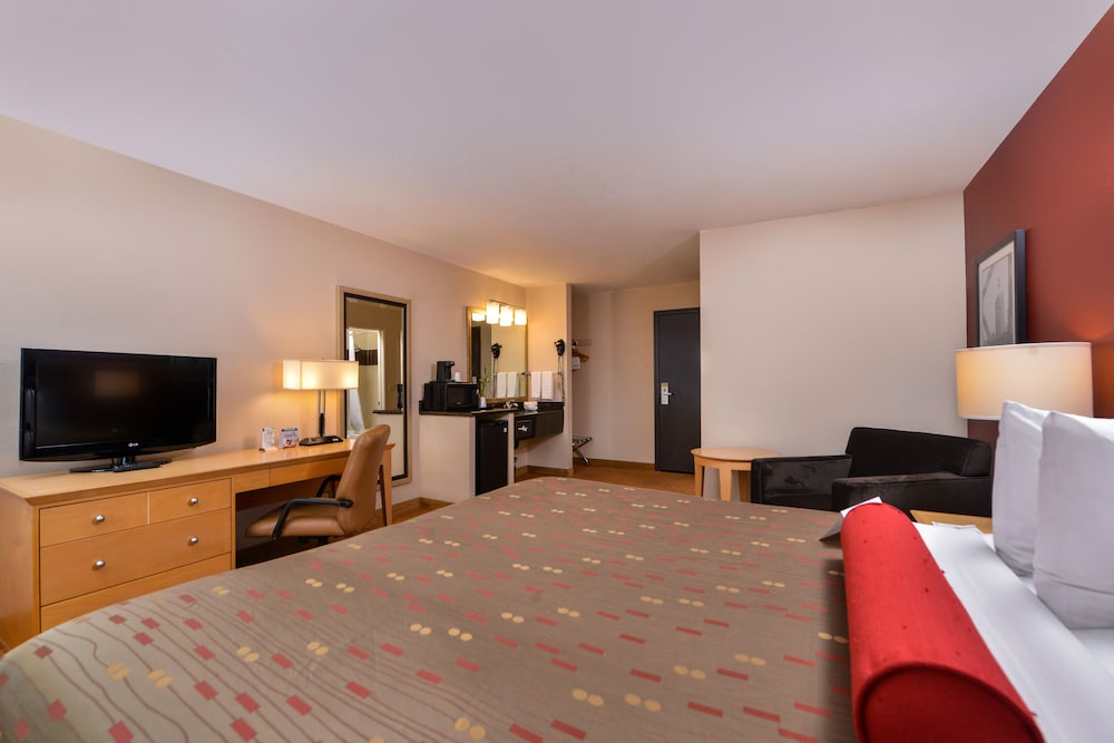Clackamas Inn Suites 15/42