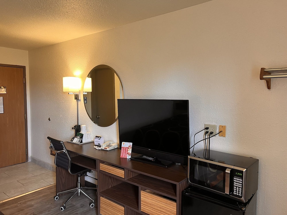 Super 8 by Wyndham Elizabethtown 50/61
