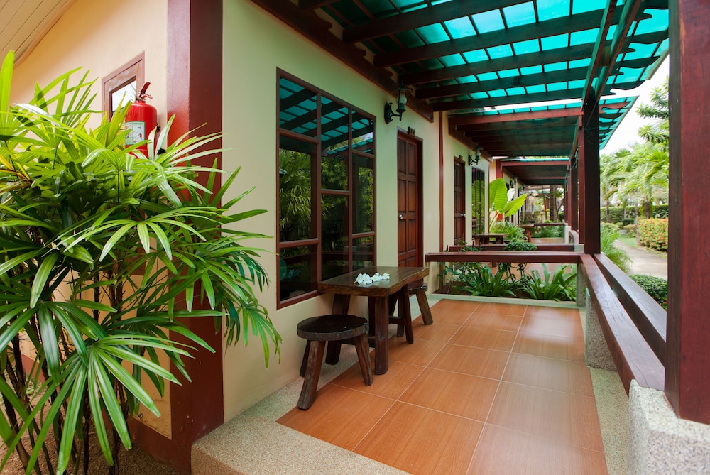 LANTA RIVIERA RESORT 34/37