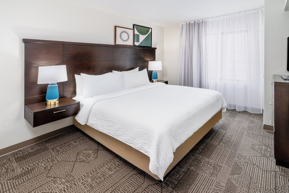1 Bedroom, Suite, King Bed, Mountain View, Kitchen